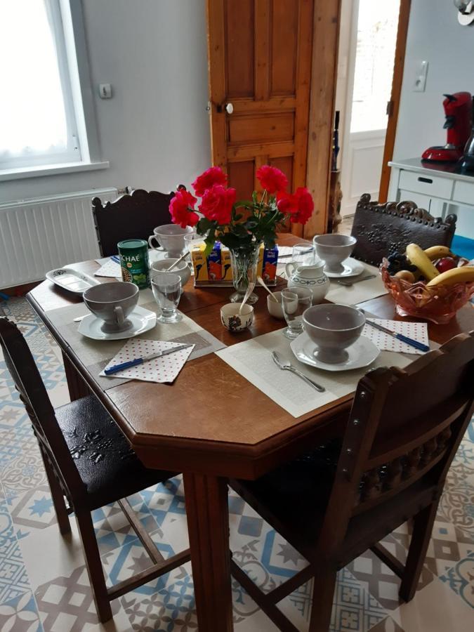 Bed and Breakfast Au Coeur De L'Enclave Moeuvres Exterior foto